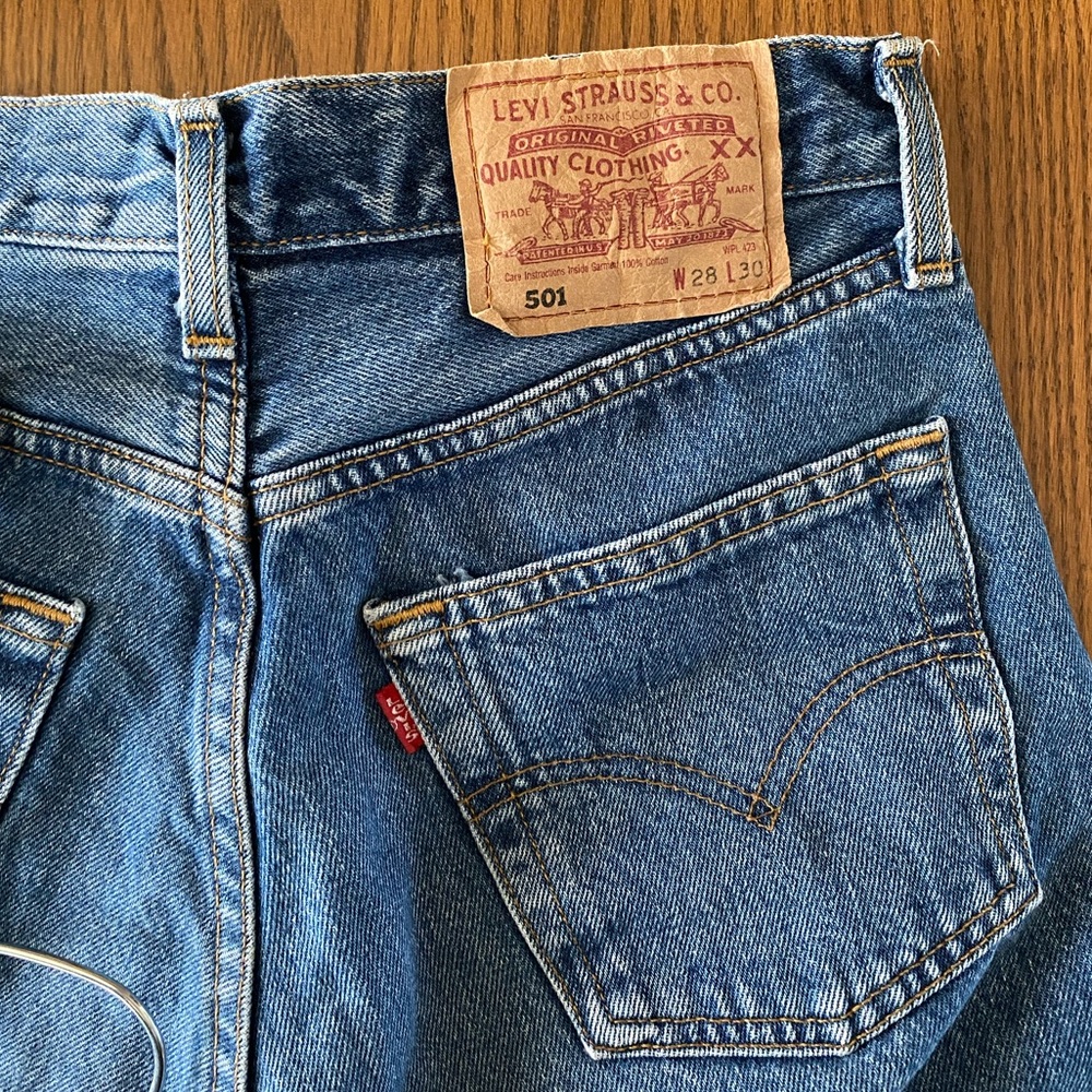 Vintage Levi 501 Jeans (Size 28)